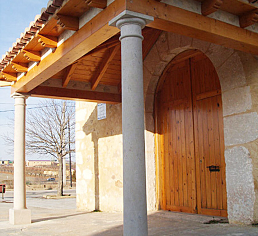columnas de piedra para restauración de la ermita de Landete
