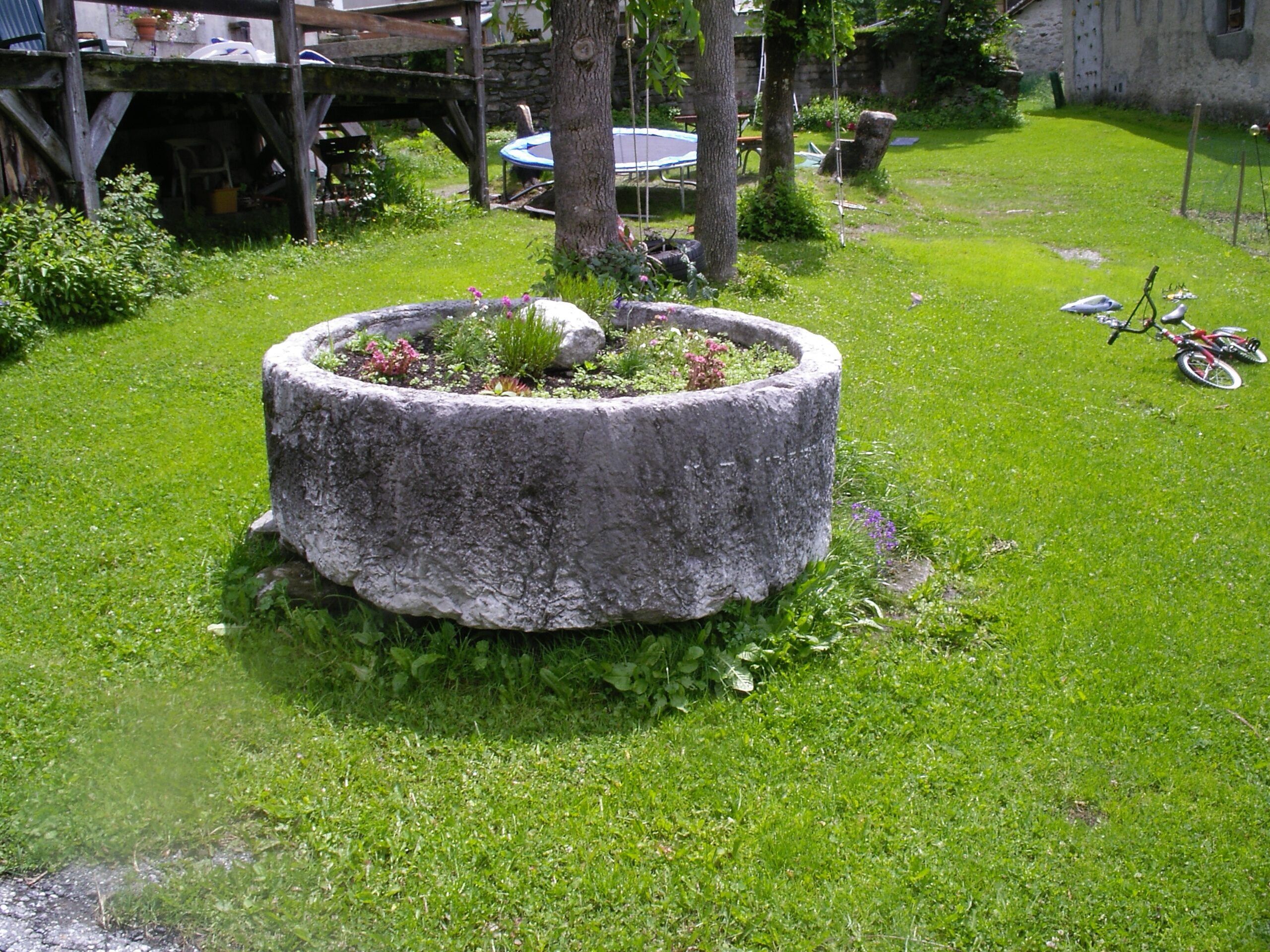 piedra natural en el jardín