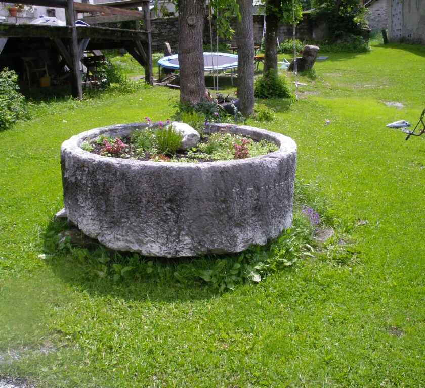 piedra natural en el jardín
